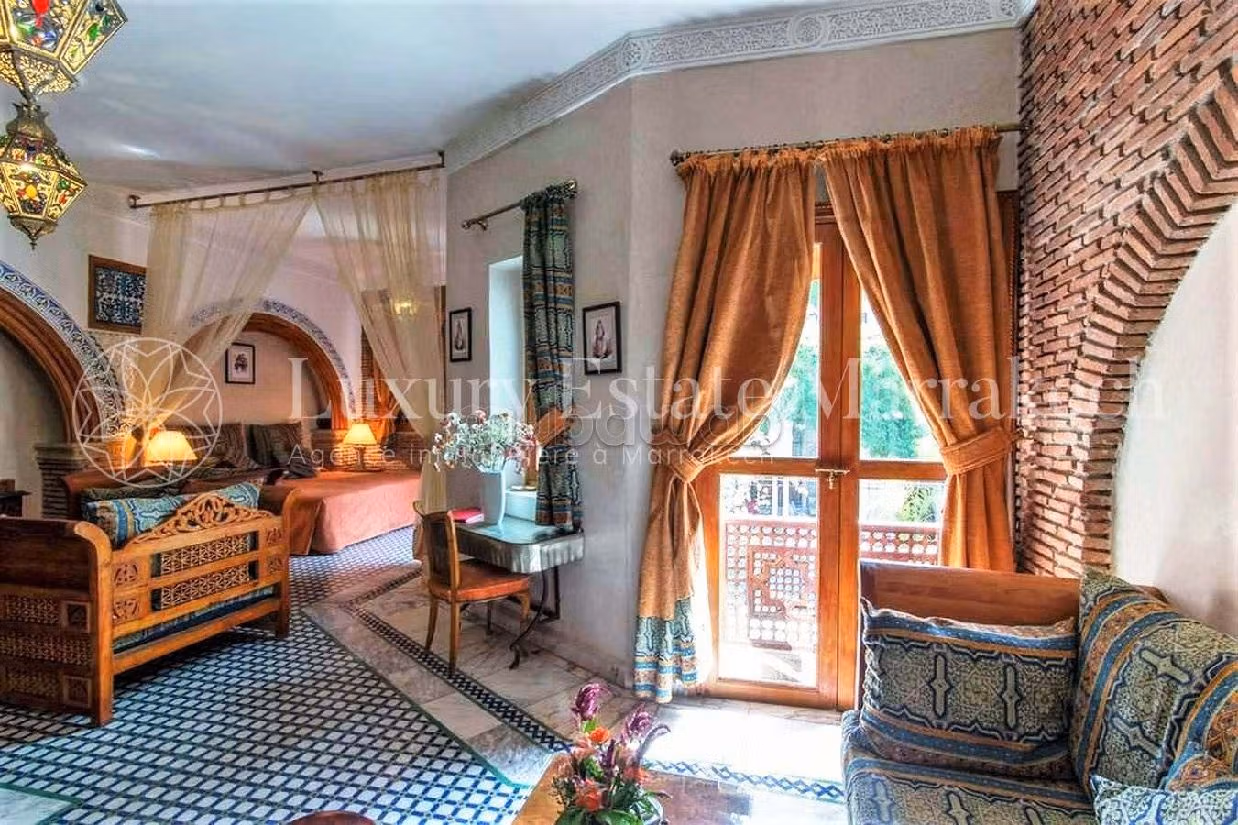 Te koop: riads in Mouassine. 25 Slaapkamers. Volledig gemeubileerd. 