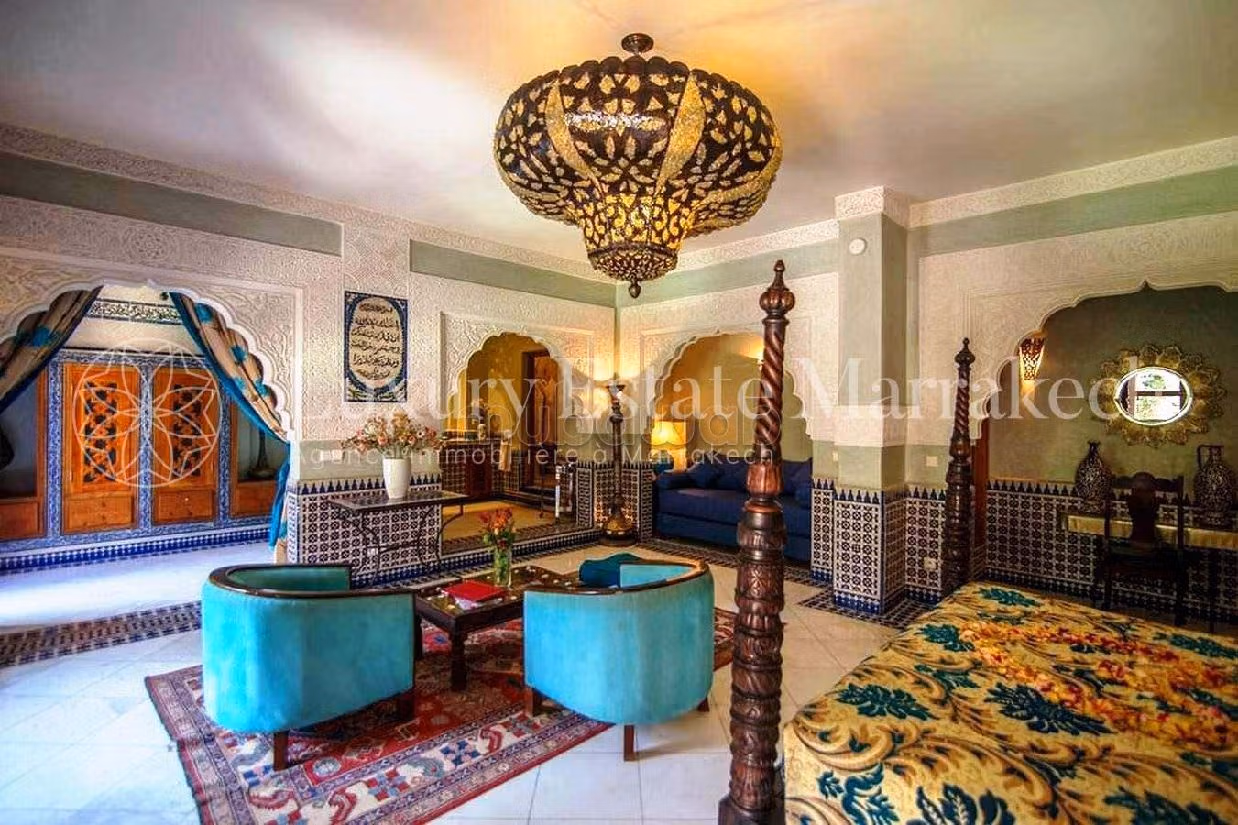 Te koop: riads in Mouassine. 25 Slaapkamers. Volledig gemeubileerd. 