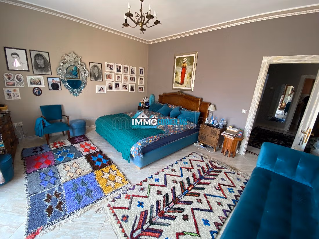 Casa de alto standing en venta en Jbel Kbir. Superficie de 2000 m². Excepcional vista a la montaña, aire condicionado central. 