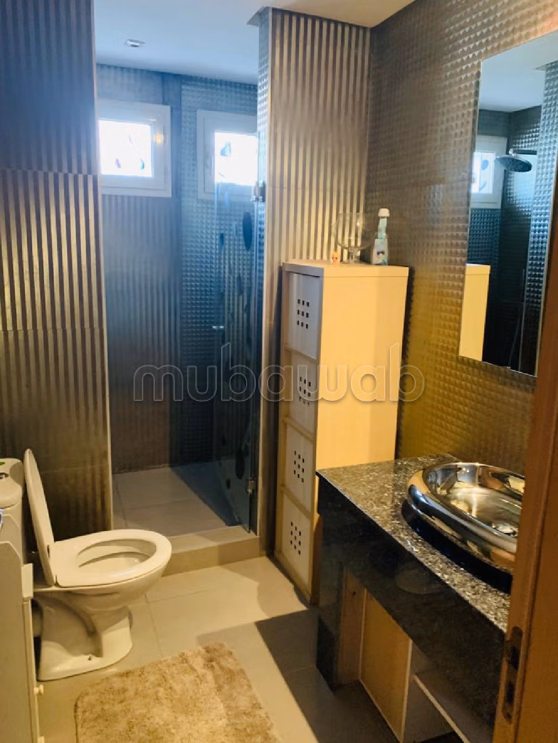 Flat for rent. Large area 165 m². caretaker available, air conditioning system.