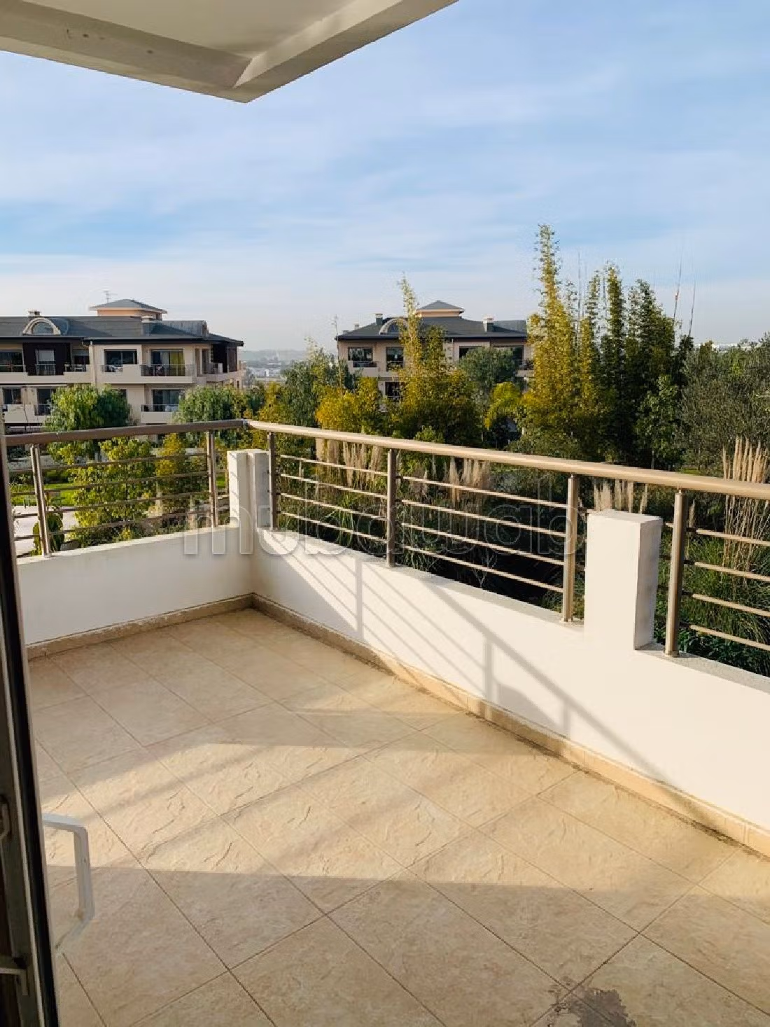 Flat for rent. Large area 165 m². caretaker available, air conditioning system.