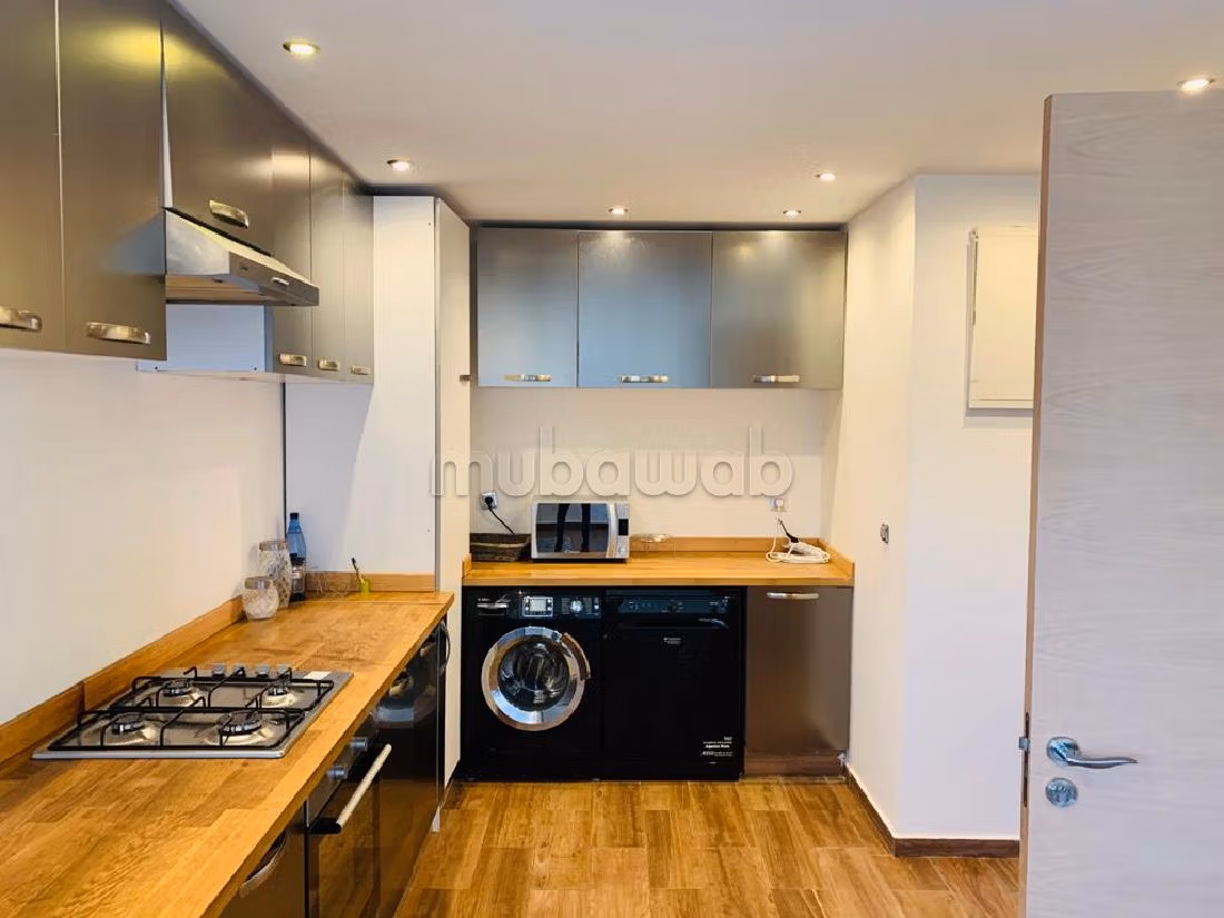 Flat for rent. Large area 165 m². caretaker available, air conditioning system.