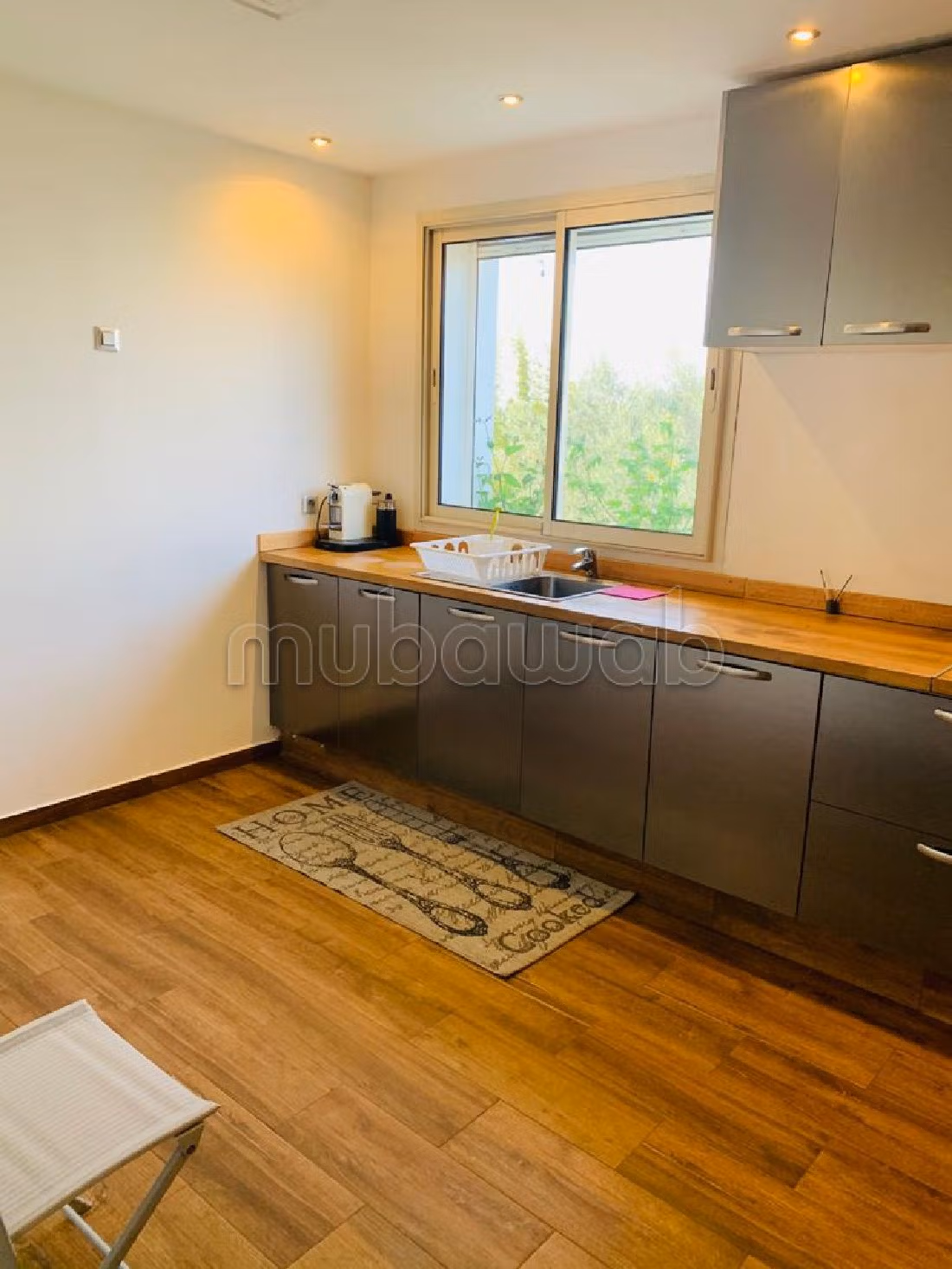 Flat for rent. Large area 165 m². caretaker available, air conditioning system.