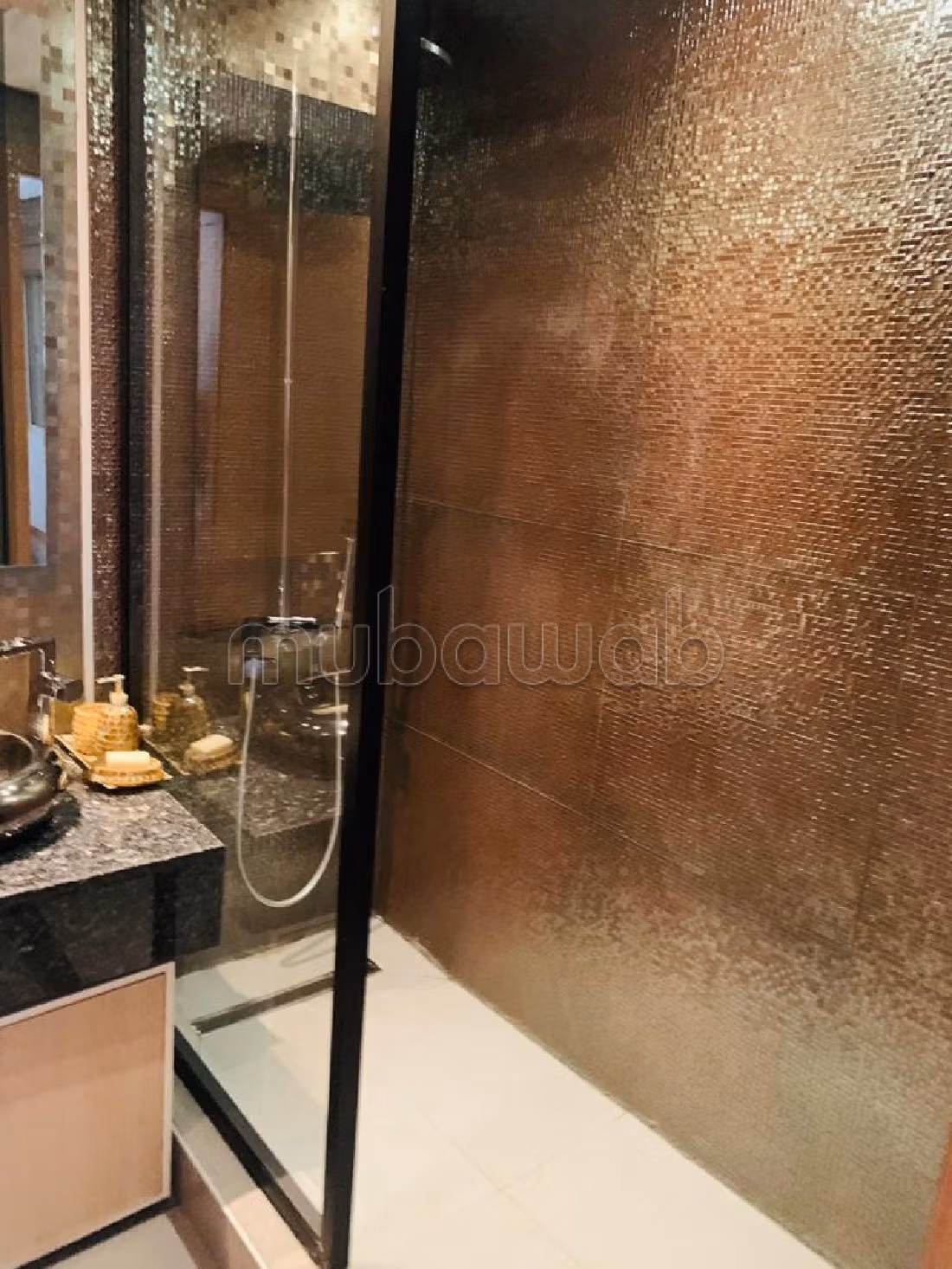 Flat for rent. Large area 165 m². caretaker available, air conditioning system.