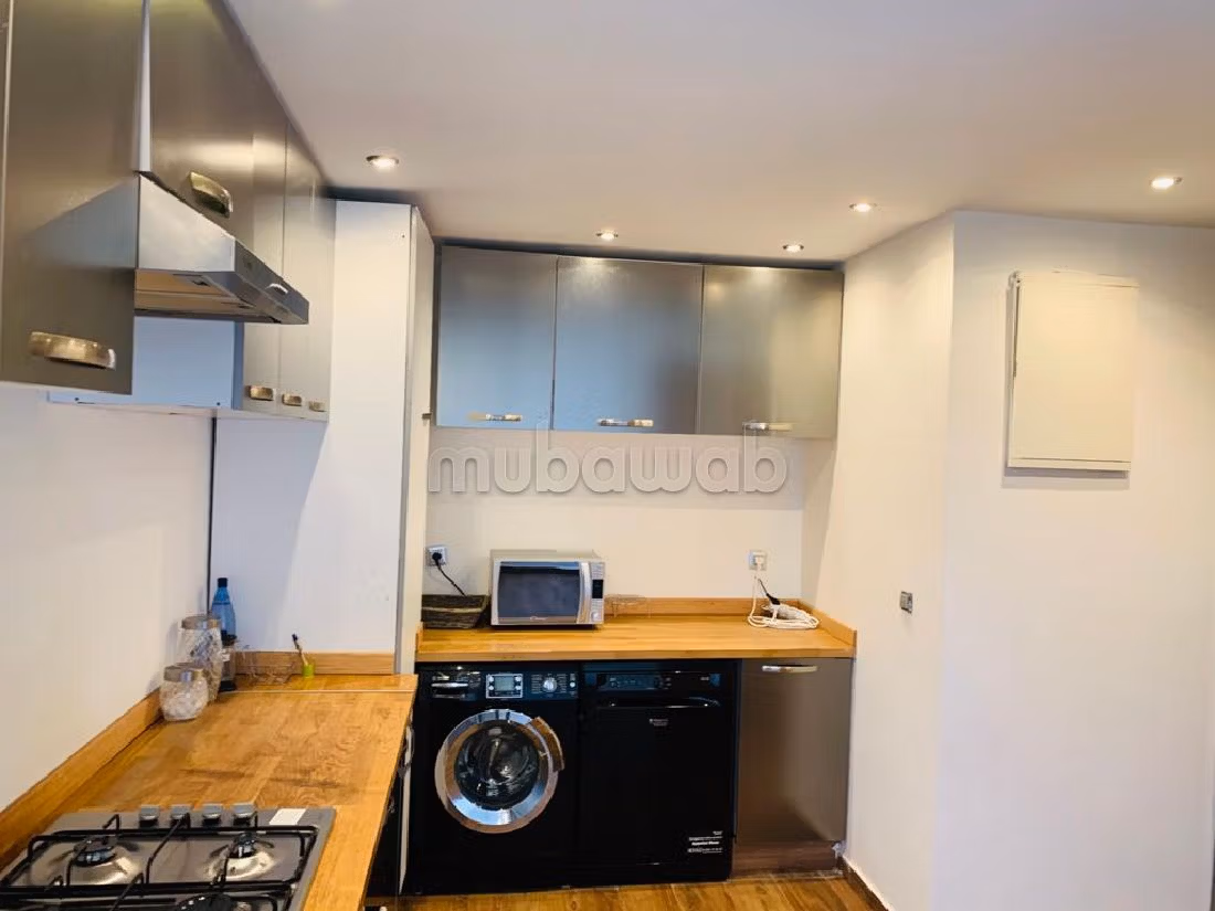 Flat for rent. Large area 165 m². caretaker available, air conditioning system.