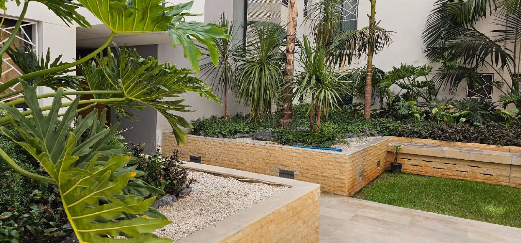 Appartementen om te huren in Harhoura. Totale oppervlakte 82 m². Garage en lift