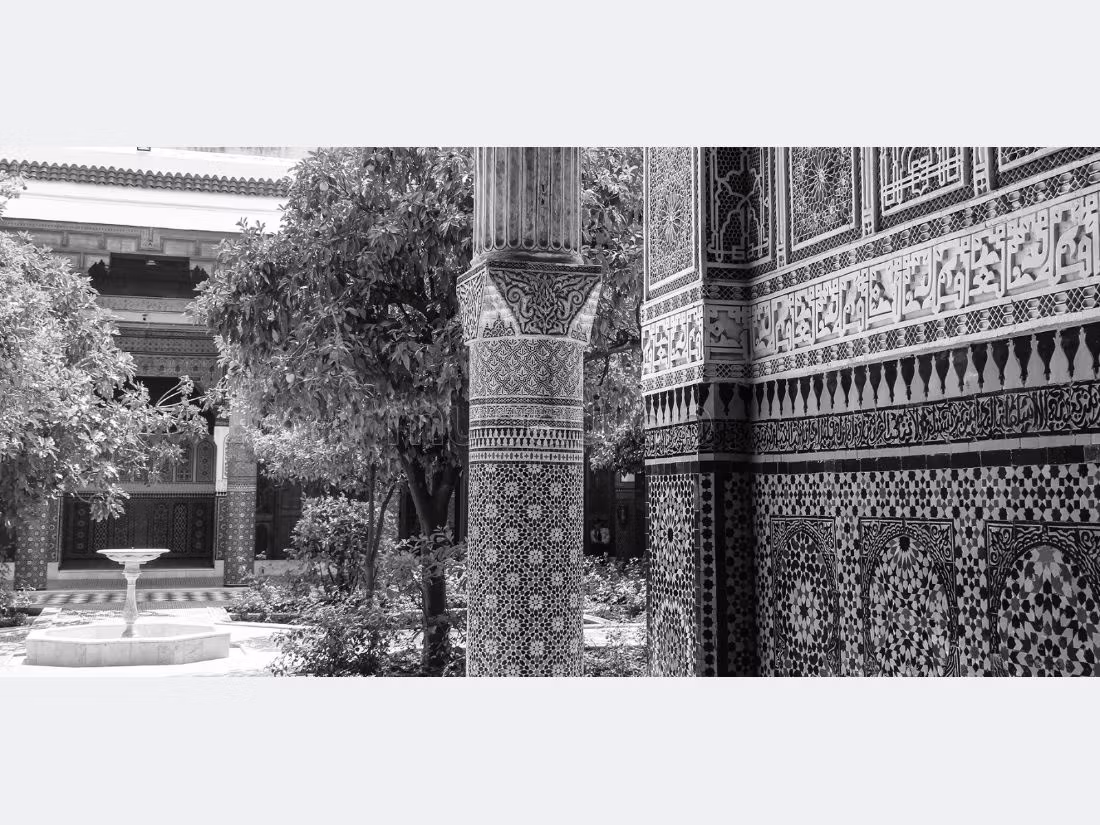 Superb riad for sale in Agdal. Dimension 700 m². Residence with swimming pool.