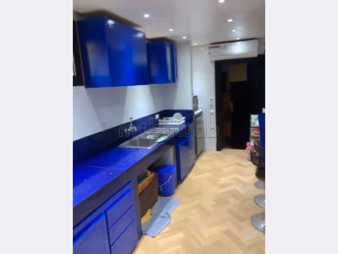 Superb riad for sale in Agdal. Dimension 700 m². Residence with swimming pool.