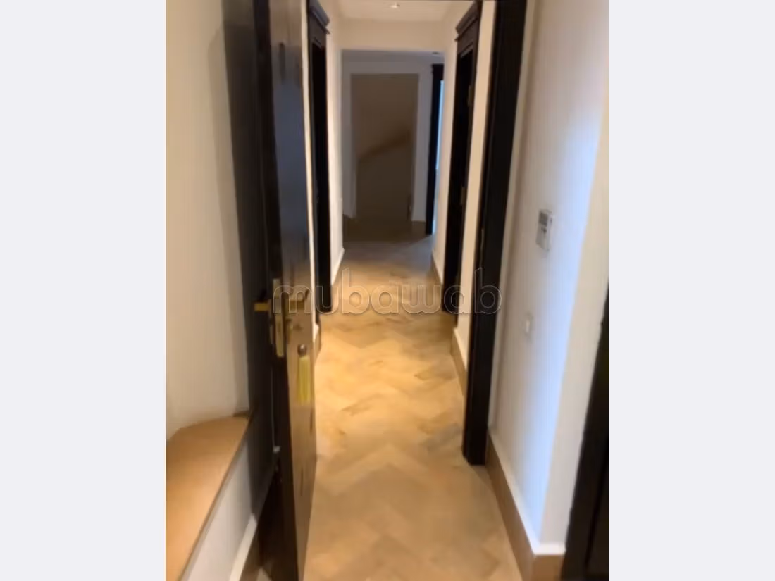 Superb riad for sale in Agdal. Dimension 700 m². Residence with swimming pool.