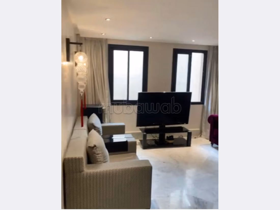 Superb riad for sale in Agdal. Dimension 700 m². Residence with swimming pool.