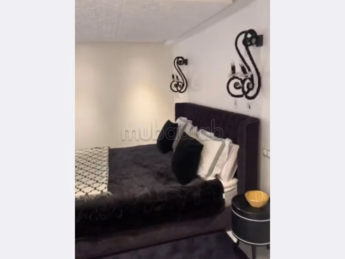 Superb riad for sale in Agdal. Dimension 700 m². Residence with swimming pool.