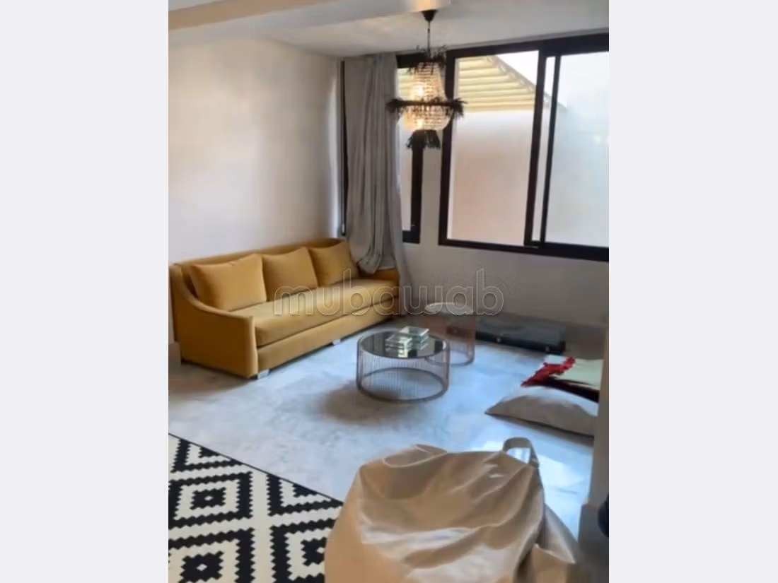 Superb riad for sale in Agdal. Dimension 700 m². Residence with swimming pool.