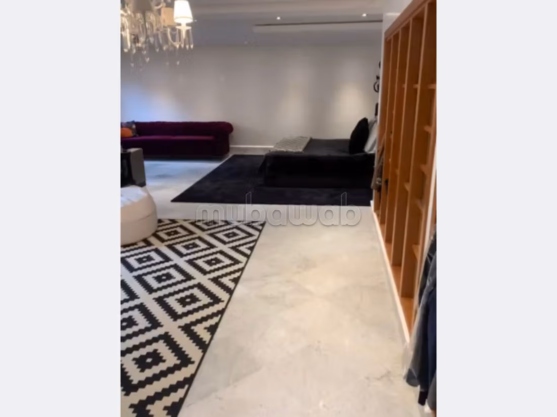 Superb riad for sale in Agdal. Dimension 700 m². Residence with swimming pool.