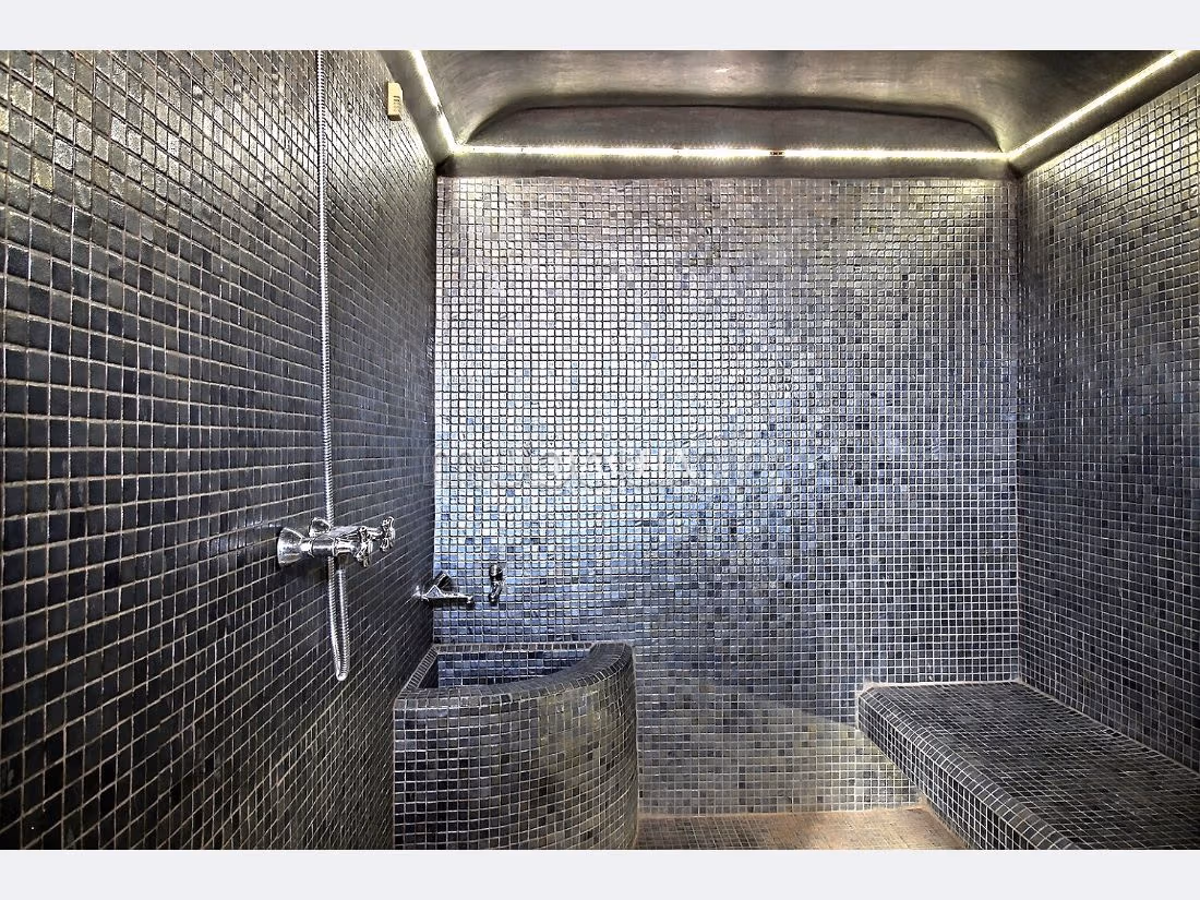 Superb riad for sale in Agdal. Dimension 700 m². Residence with swimming pool.