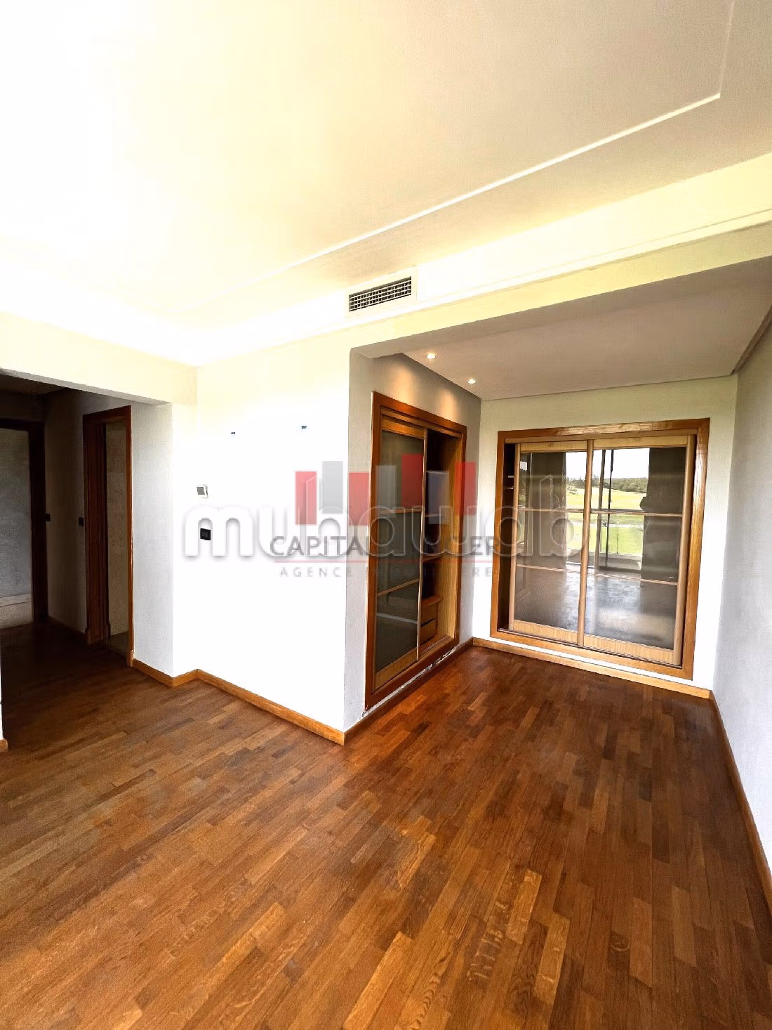 Très bel appartement en location à Bouskoura. 
4 chambres agréables. 
Piscine, climatisation