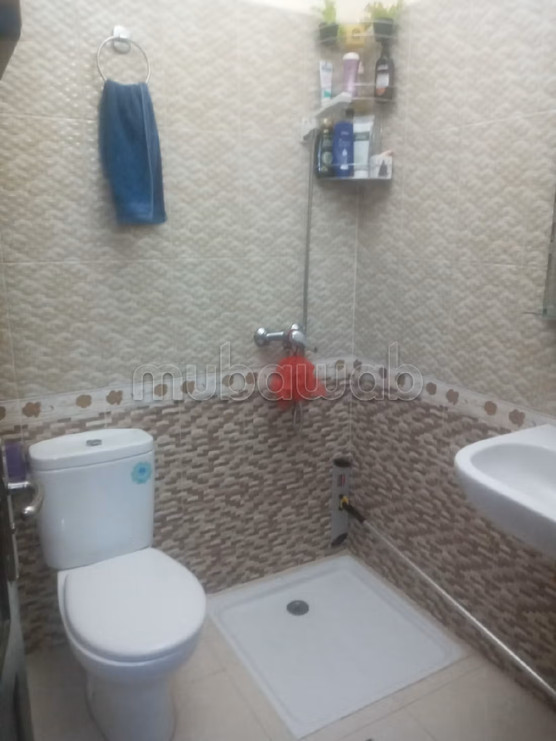 شقة رائعة للبيع بالمحاميد. 2 غرف. شرفة