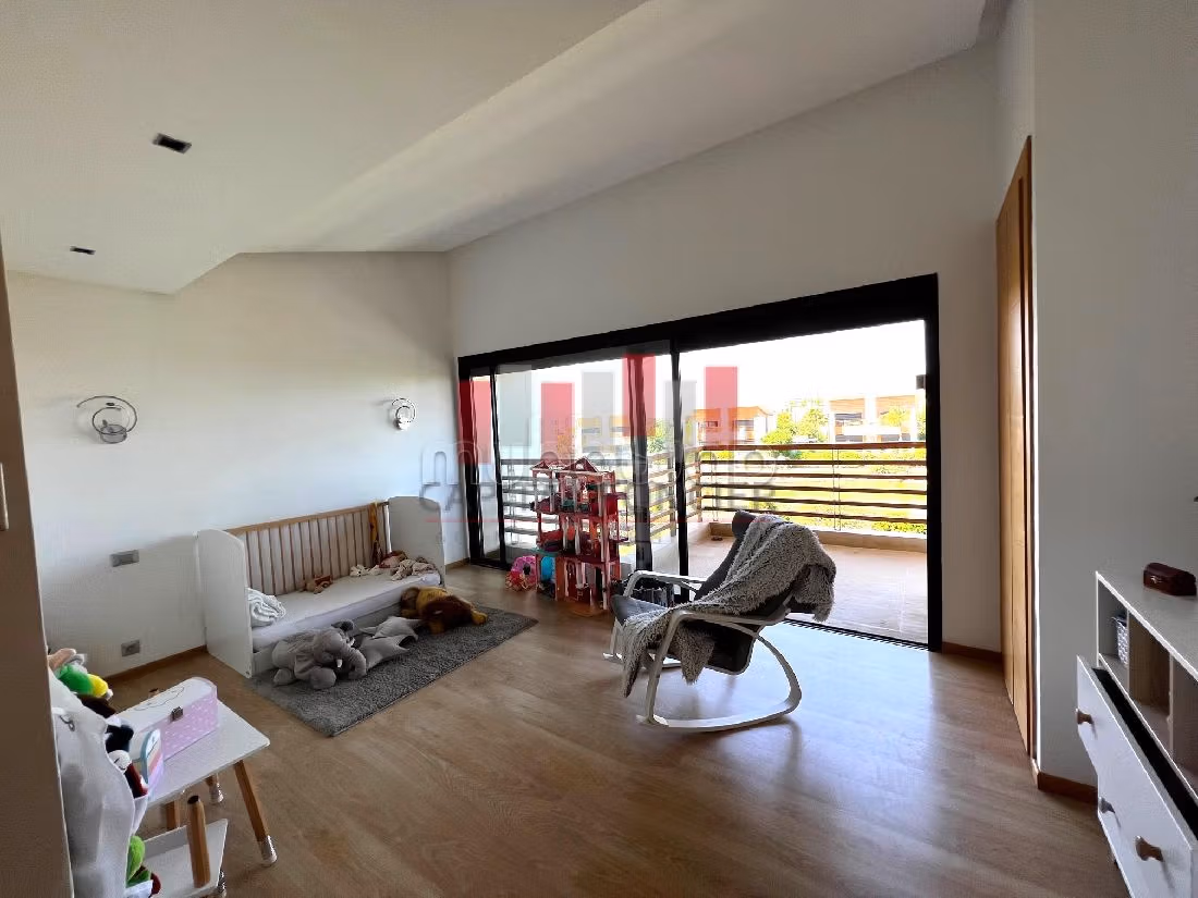 High quality villa for rent in Bouskoura Ville. 5 rooms. Swimming pool and fireplace