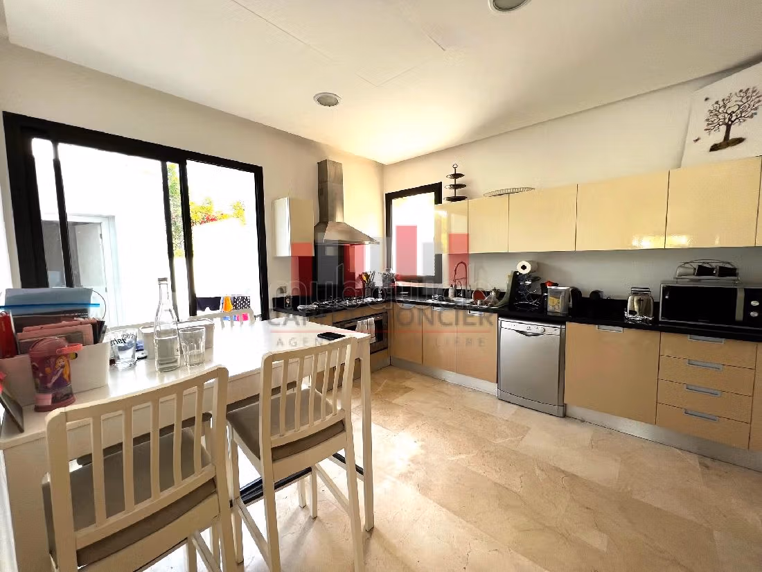 High quality villa for rent in Bouskoura Ville. 5 rooms. Swimming pool and fireplace