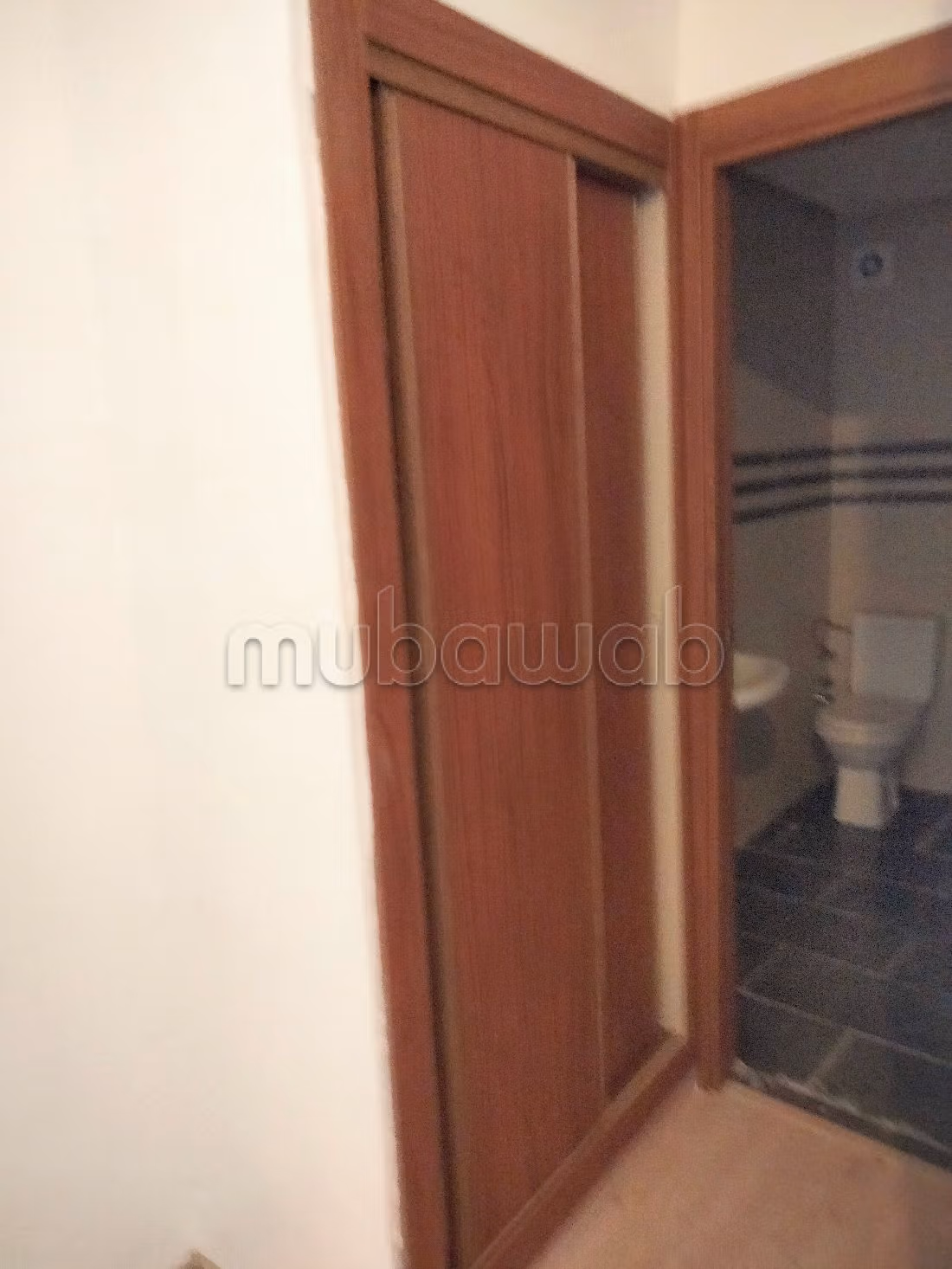 Piso en venta. Superficie 73 m². Salón tradicional, antena parabólica general.
