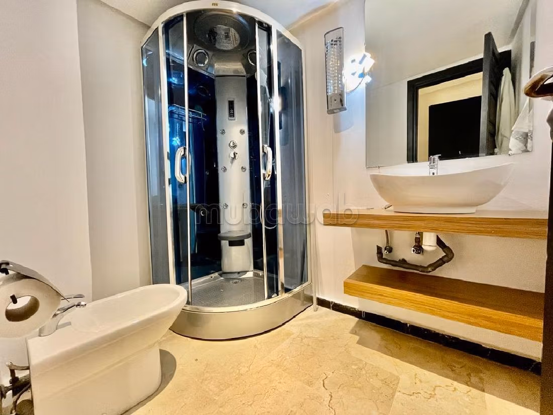 شقة للبيع بكليز. المساحة الإجمالية 191 م². مفروشة. 