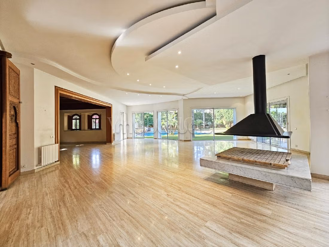 Eccezionale casa di lusso in affitto a Californie. 4 camere da letto. Piscina e camino. 