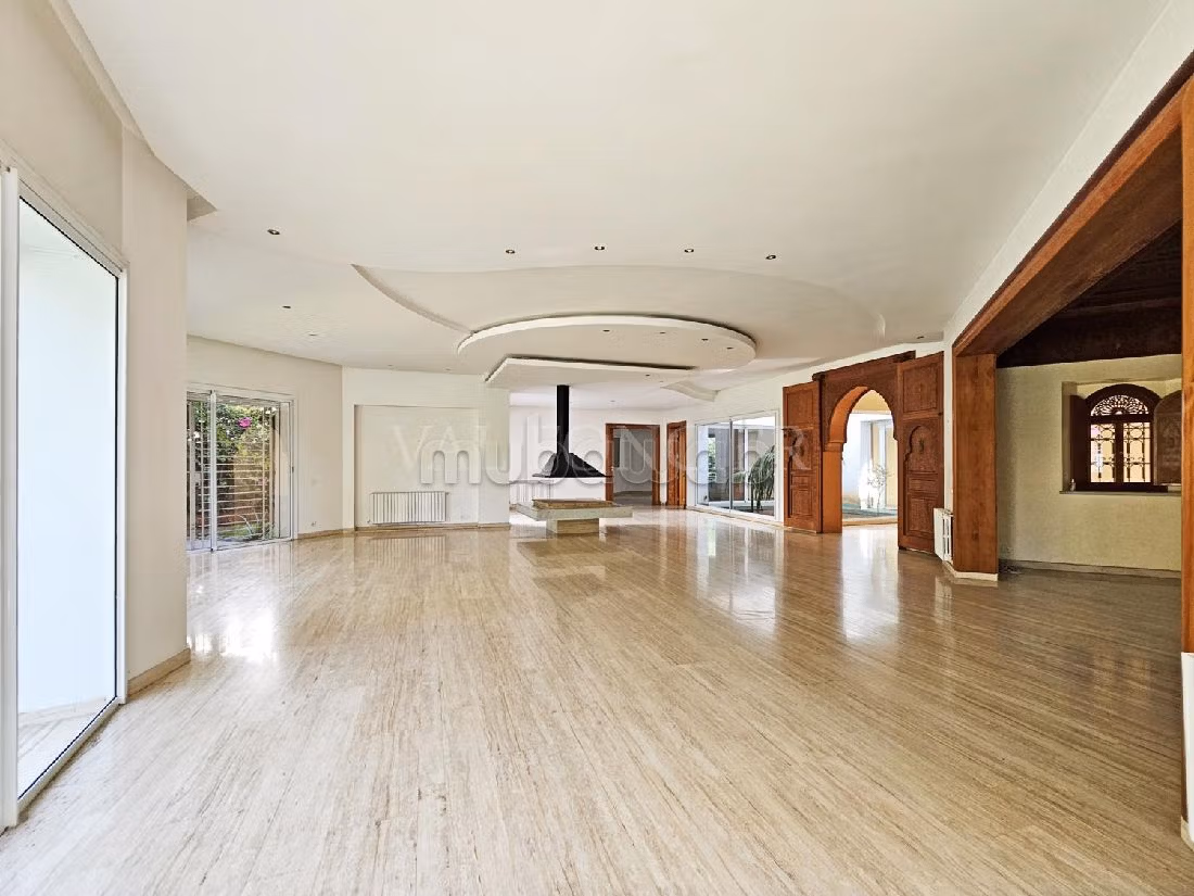 Eccezionale casa di lusso in affitto a Californie. 4 camere da letto. Piscina e camino. 