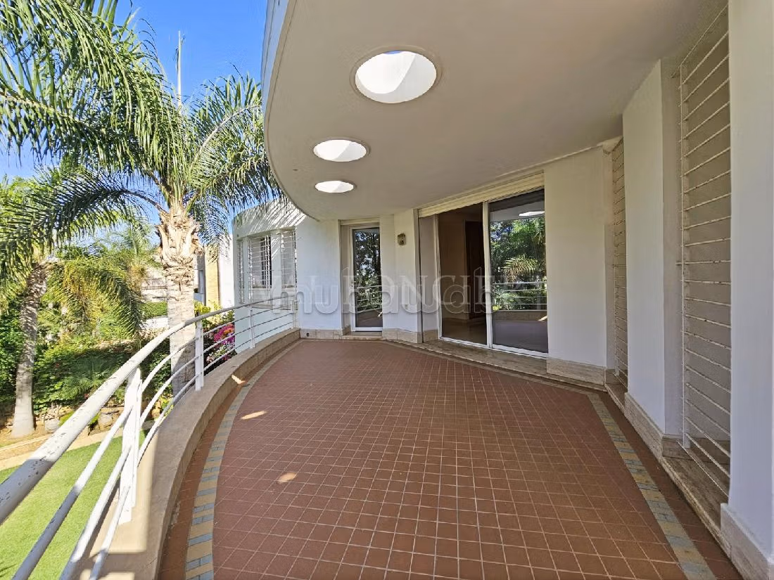 Eccezionale casa di lusso in affitto a Californie. 4 camere da letto. Piscina e camino. 