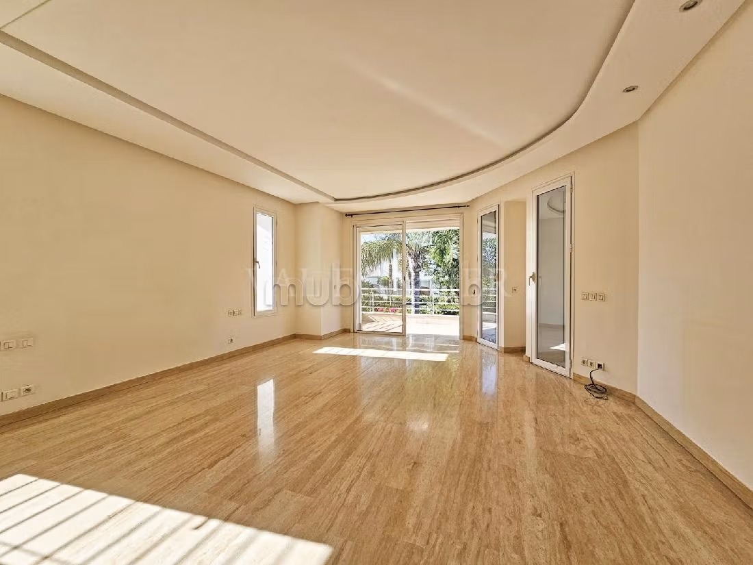 Eccezionale casa di lusso in affitto a Californie. 4 camere da letto. Piscina e camino. 