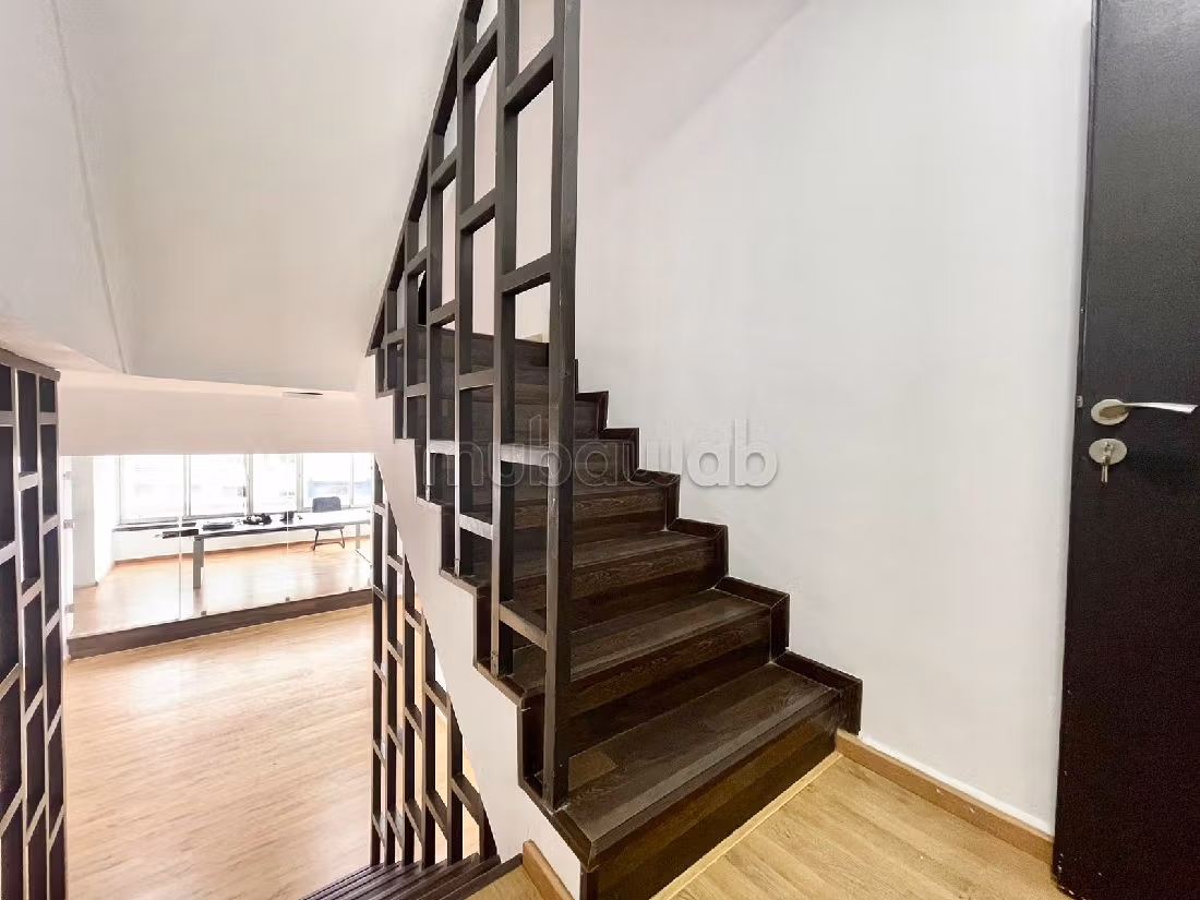 Kantoorruimte beschikbaar in Maârif. Totale oppervlakte 200 m². Lift aanwezig