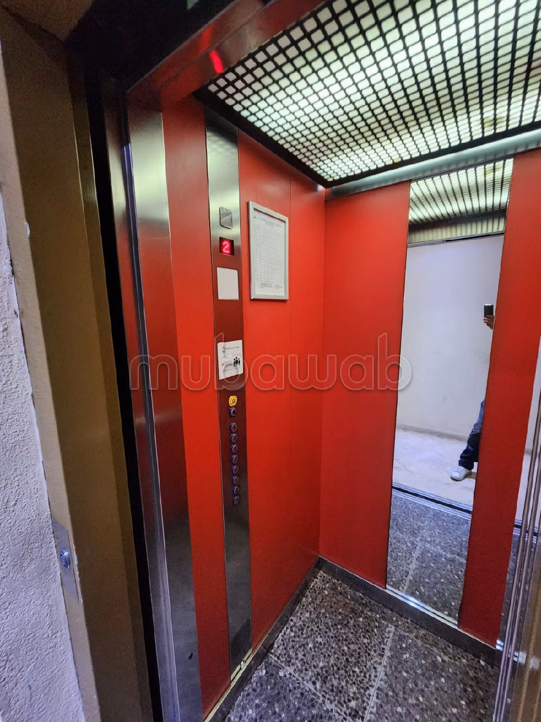 شقة جميلة للبيع بسيدي معروف. 10 قطع مريحة. صحن هوائي والأمن والحراسة. 