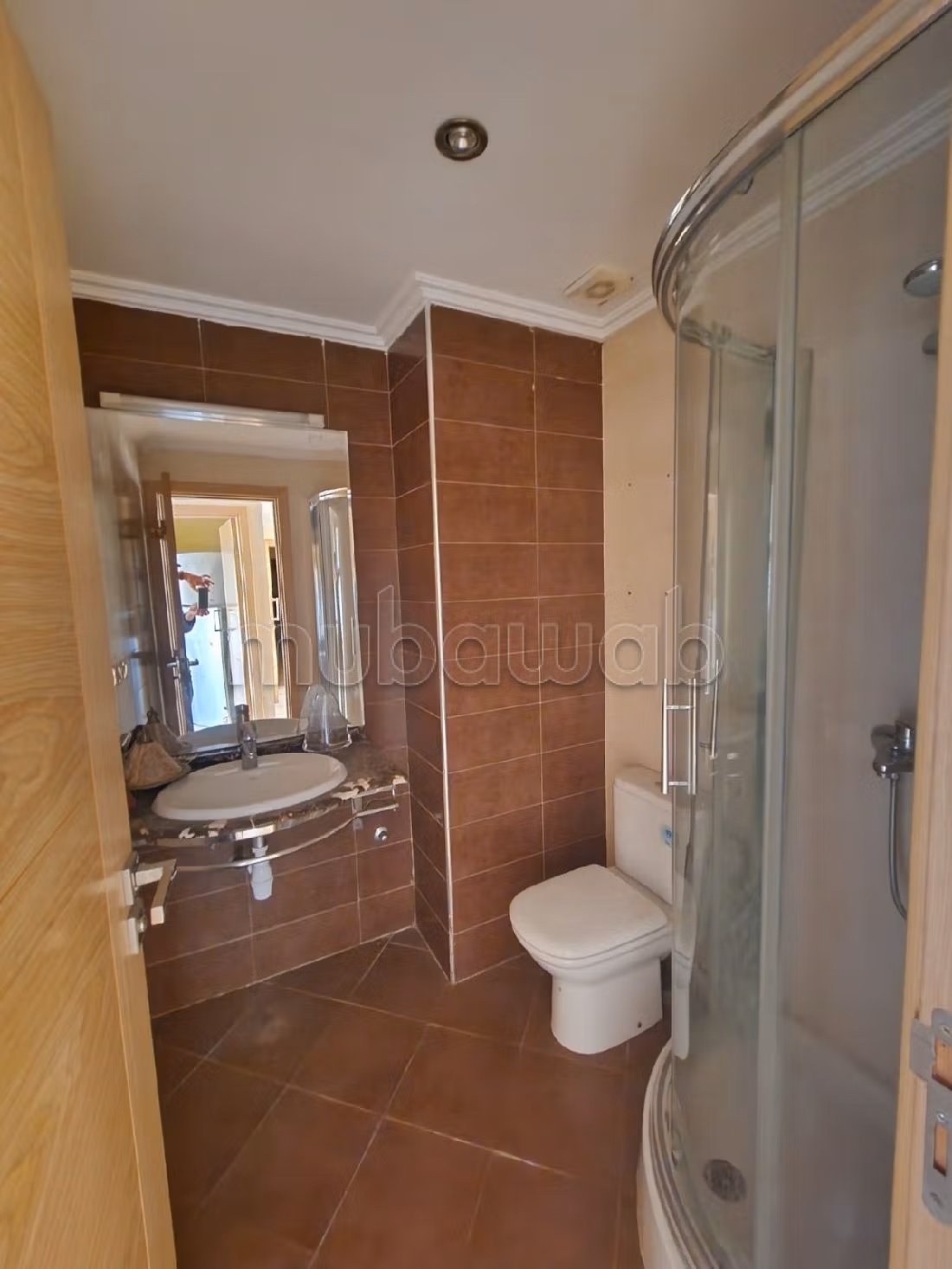 شقة جميلة للبيع بسيدي معروف. 10 قطع مريحة. صحن هوائي والأمن والحراسة. 