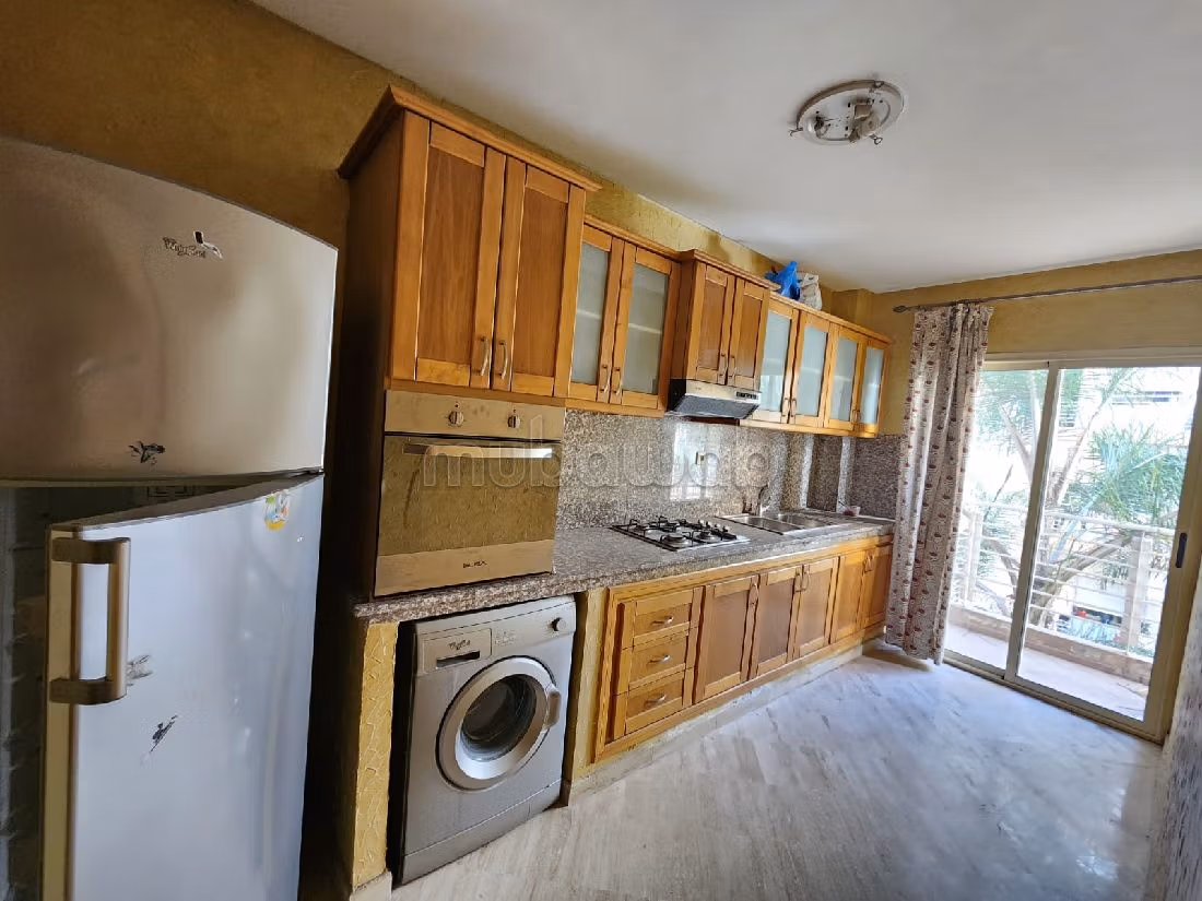 شقة جميلة للبيع بسيدي معروف. 10 قطع مريحة. صحن هوائي والأمن والحراسة. 