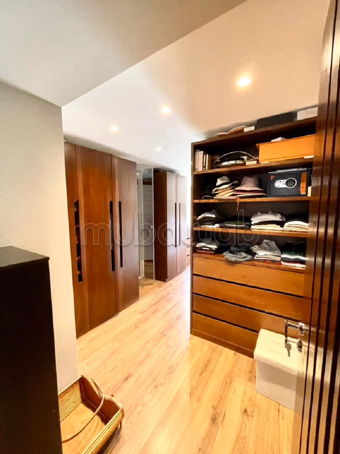 Se alquila este piso en Ferme Bretonne (Hay Arraha). 2 bonitas habitaciones. Terraza y ascensor. 