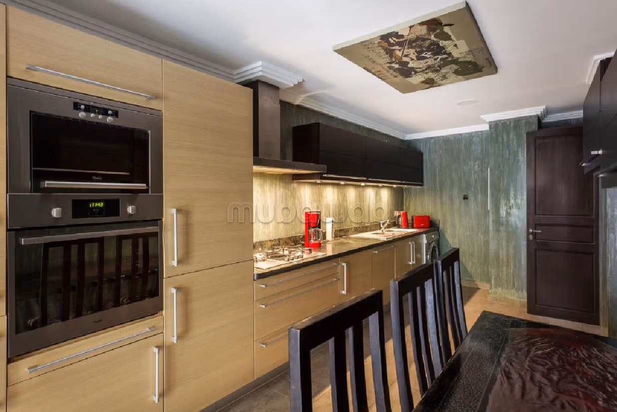 Superbe appartement à vendre à Hivernage. 3 chambres. Meublé