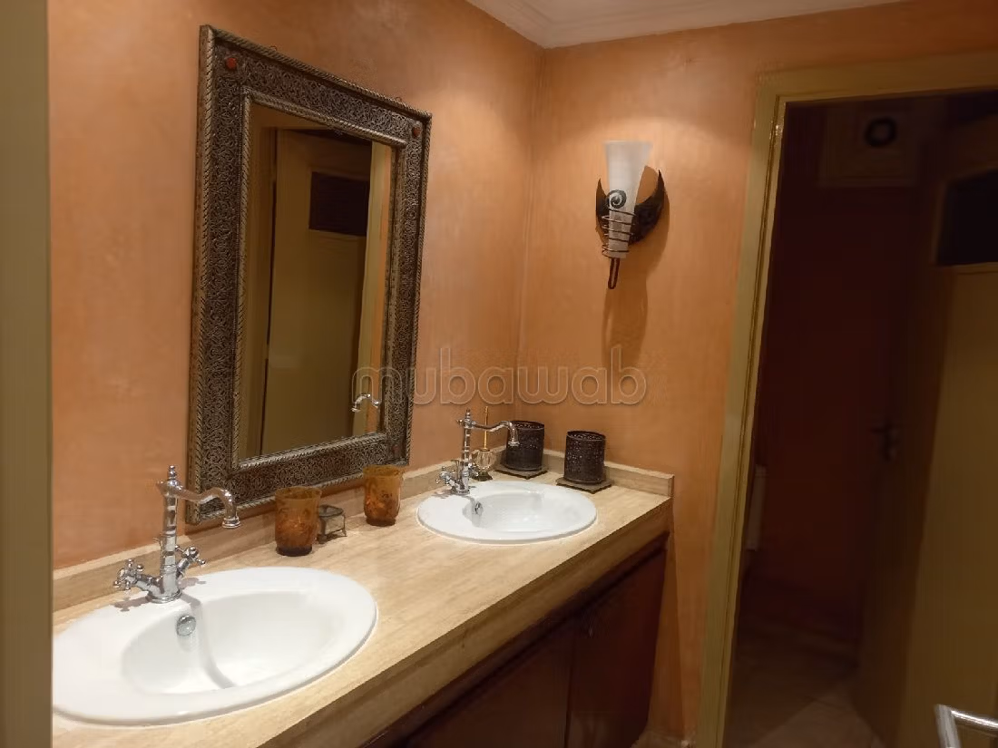 Apartment for rent in Racine. 4 large rooms.