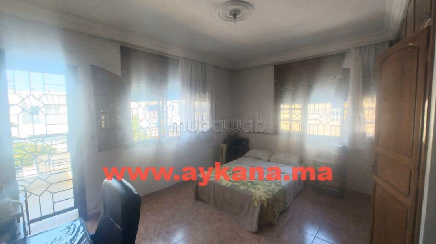 Magnífica casa en venta en Riyad. Área total 400 m². Jardín y terraza. 