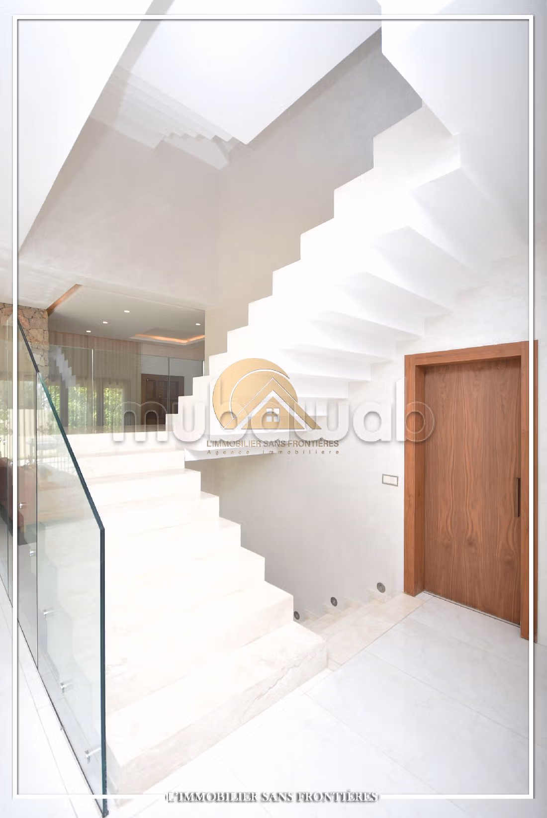 Fabulous house for sale in Hay Targa. 5 rooms. Usable fireplace, Large swimming pool. 