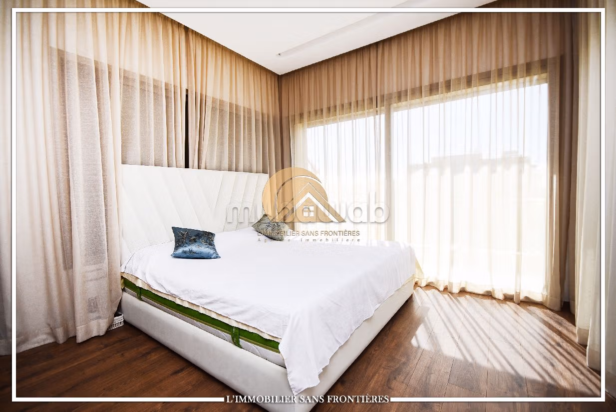 Fabulous house for sale in Hay Targa. 5 rooms. Usable fireplace, Large swimming pool. 