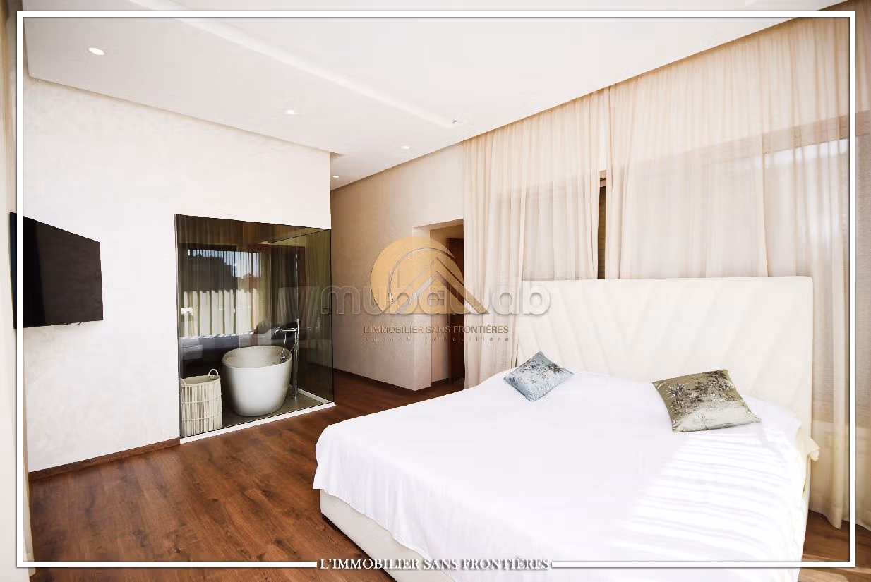 Fabulous house for sale in Hay Targa. 5 rooms. Usable fireplace, Large swimming pool. 