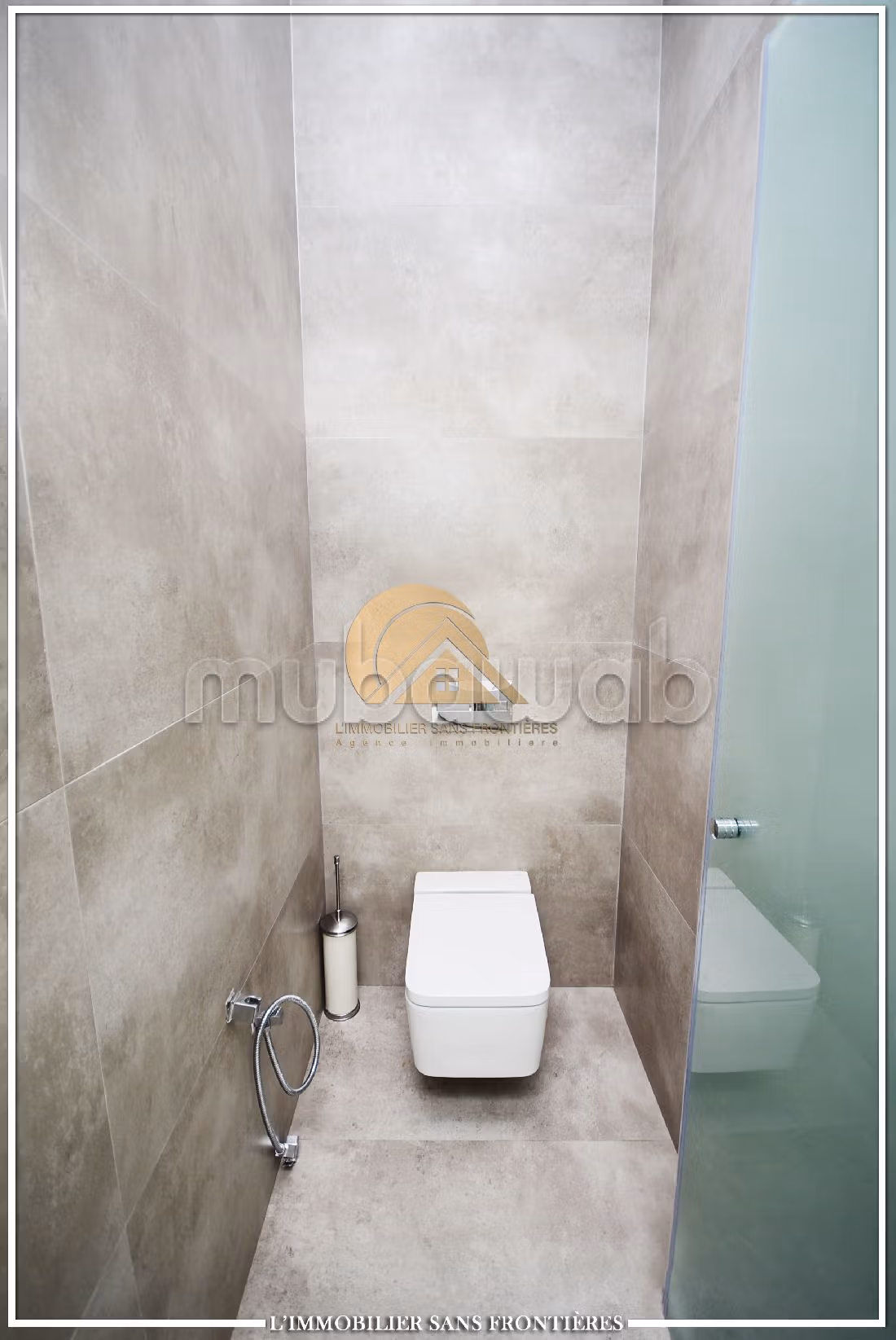 Fabulous house for sale in Hay Targa. 5 rooms. Usable fireplace, Large swimming pool. 