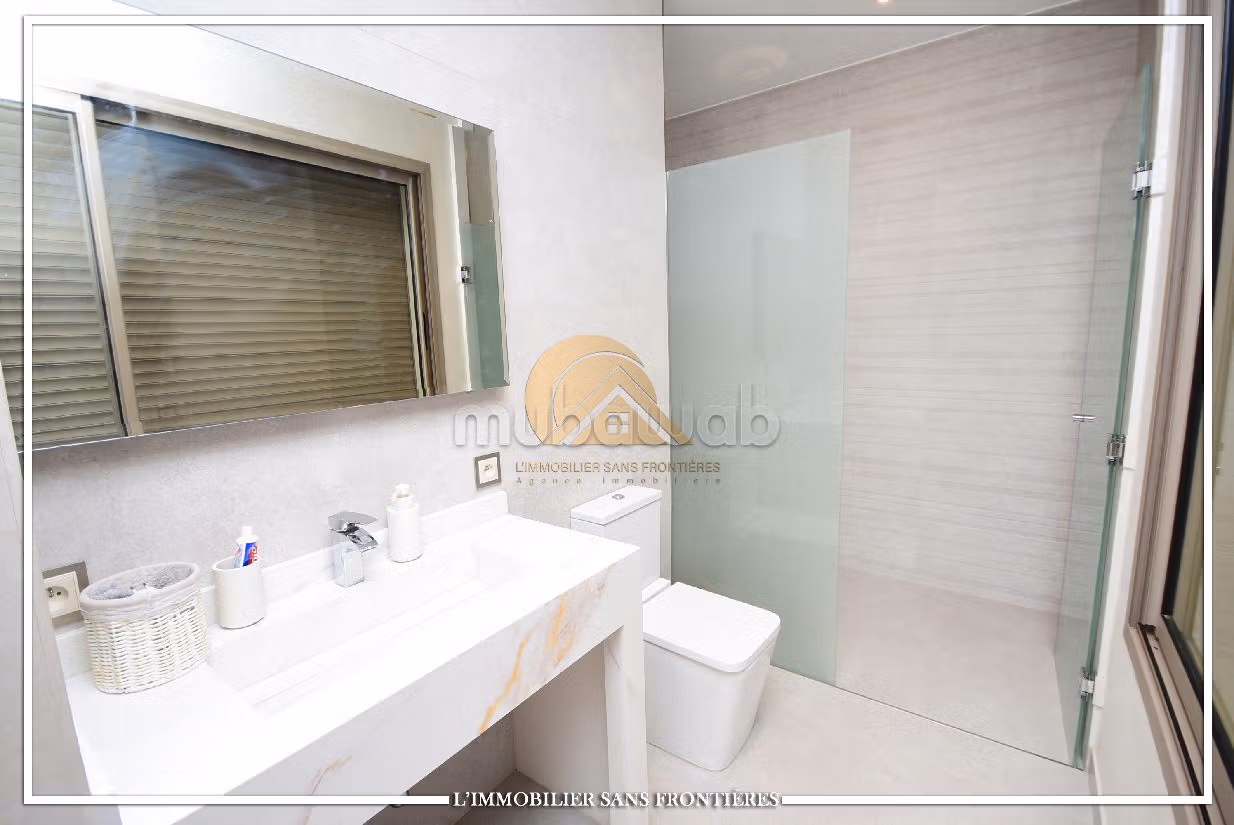 Fabulous house for sale in Hay Targa. 5 rooms. Usable fireplace, Large swimming pool. 