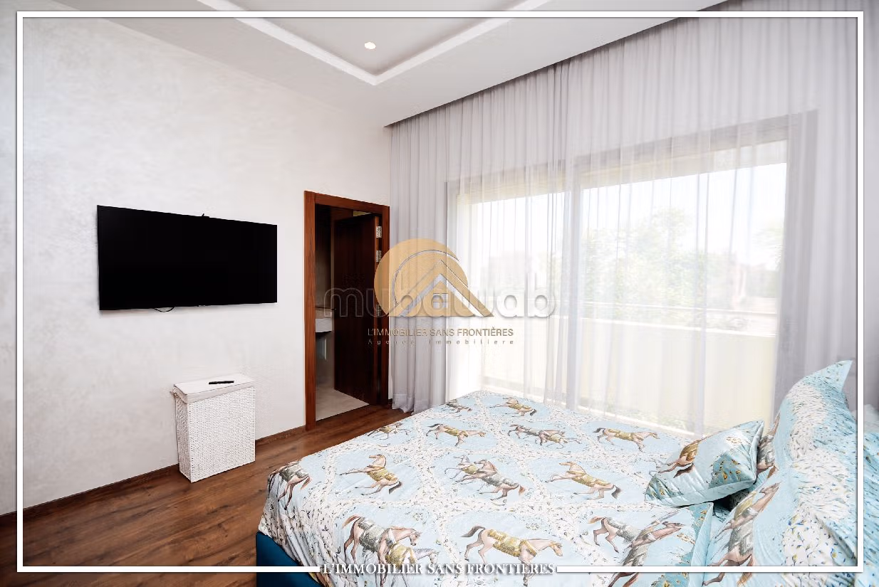 Fabulous house for sale in Hay Targa. 5 rooms. Usable fireplace, Large swimming pool. 