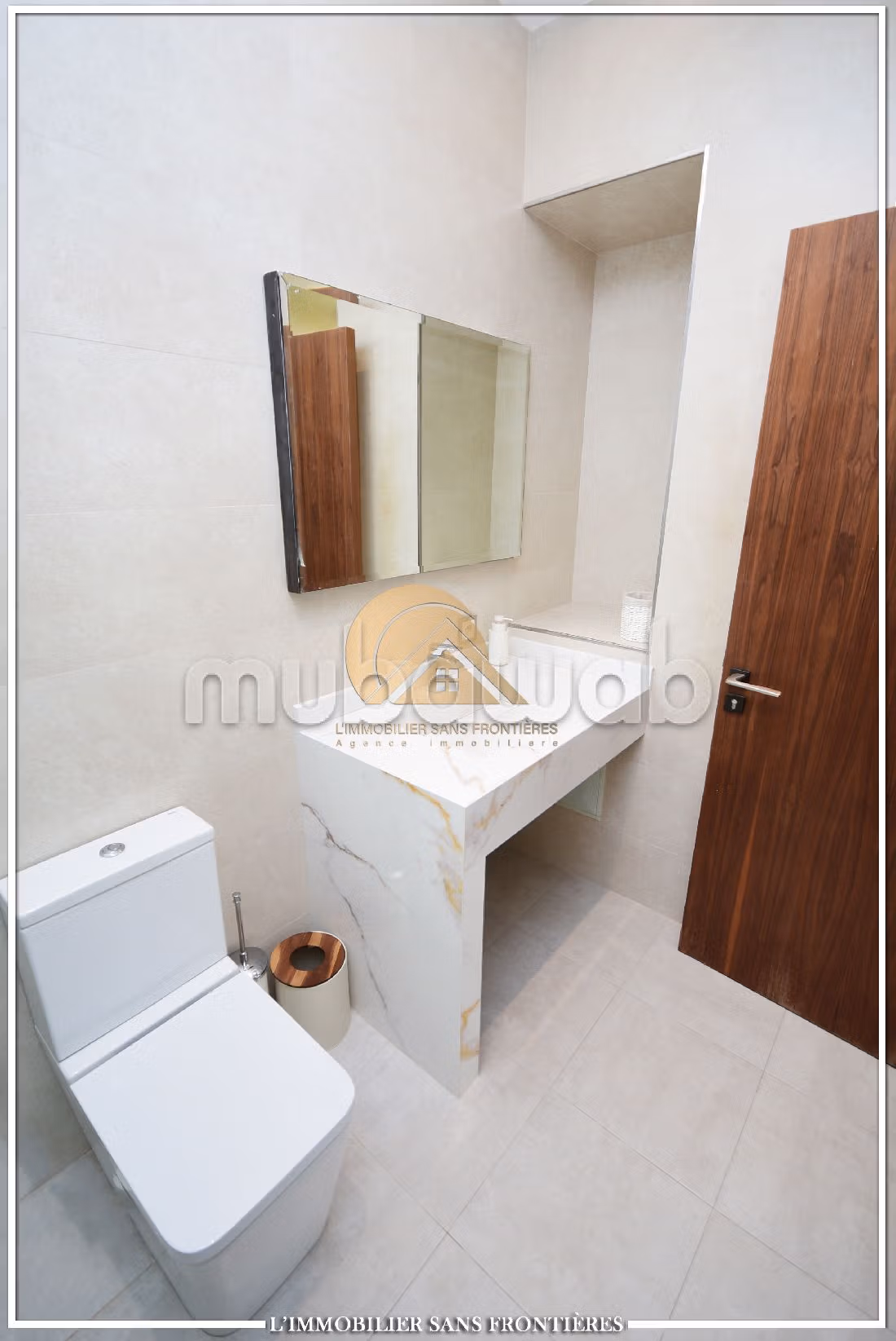 Fabulous house for sale in Hay Targa. 5 rooms. Usable fireplace, Large swimming pool. 