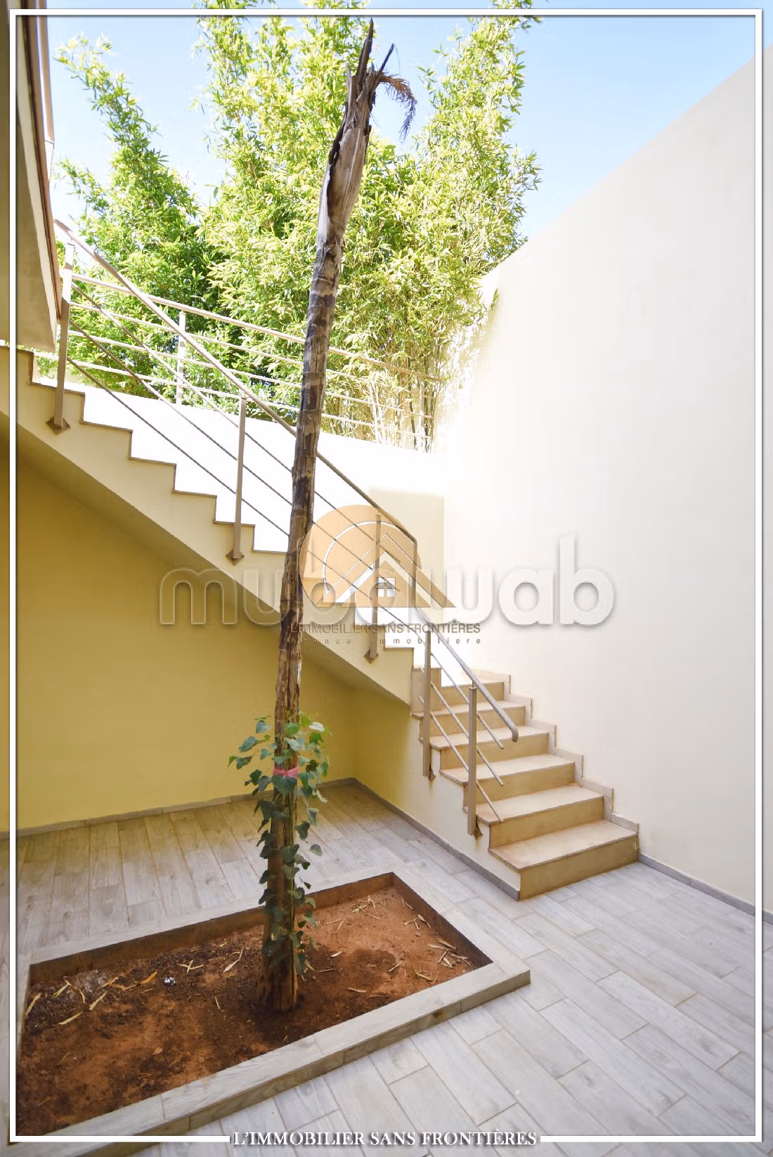 Fabulous house for sale in Hay Targa. 5 rooms. Usable fireplace, Large swimming pool. 