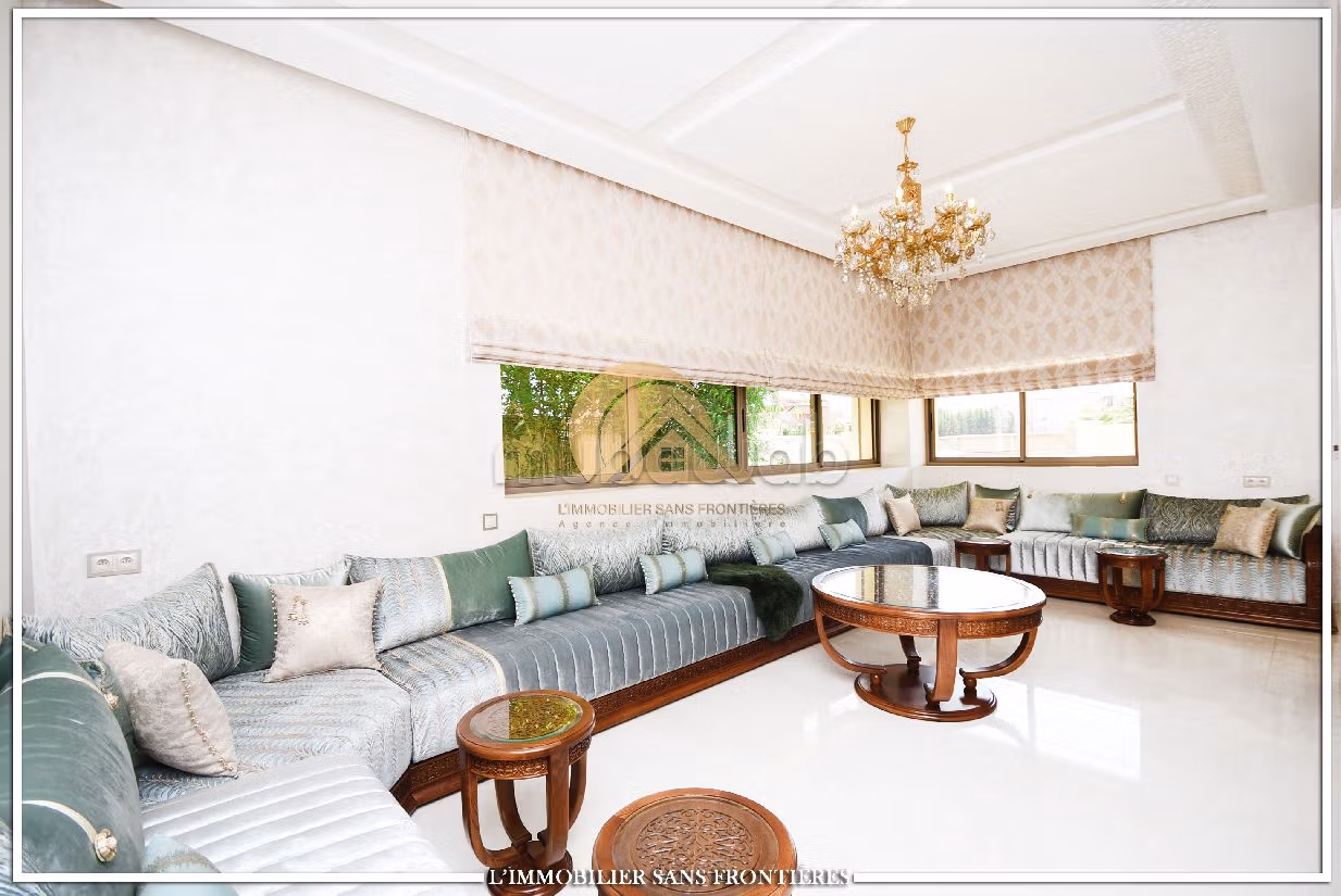 Fabulous house for sale in Hay Targa. 5 rooms. Usable fireplace, Large swimming pool. 