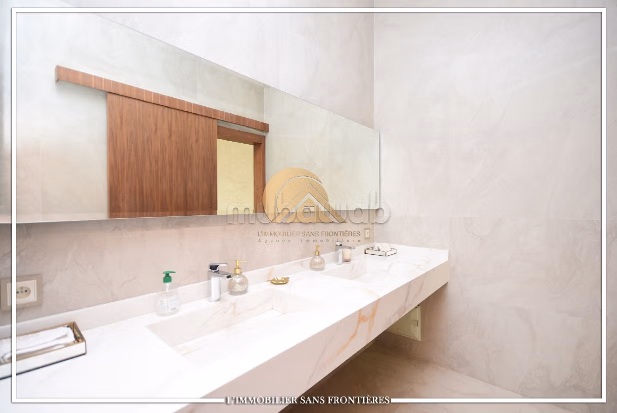 Fabulous house for sale in Hay Targa. 5 rooms. Usable fireplace, Large swimming pool. 