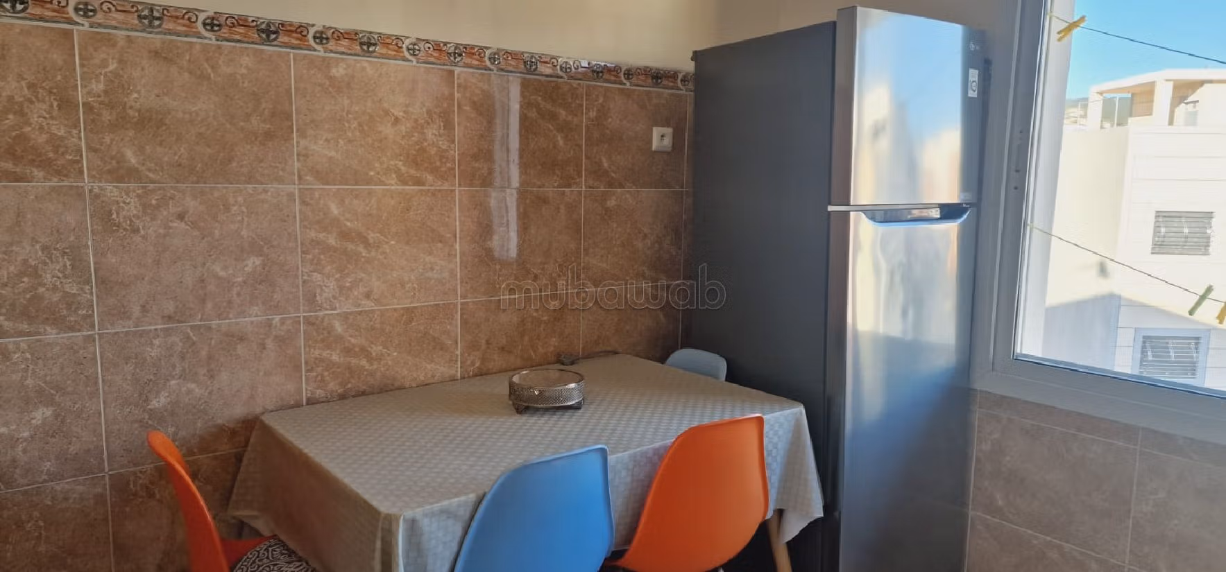 Vend appartement à Tanja Balia. 3 pièces confortables. Salon traditionnel et porte blindée.