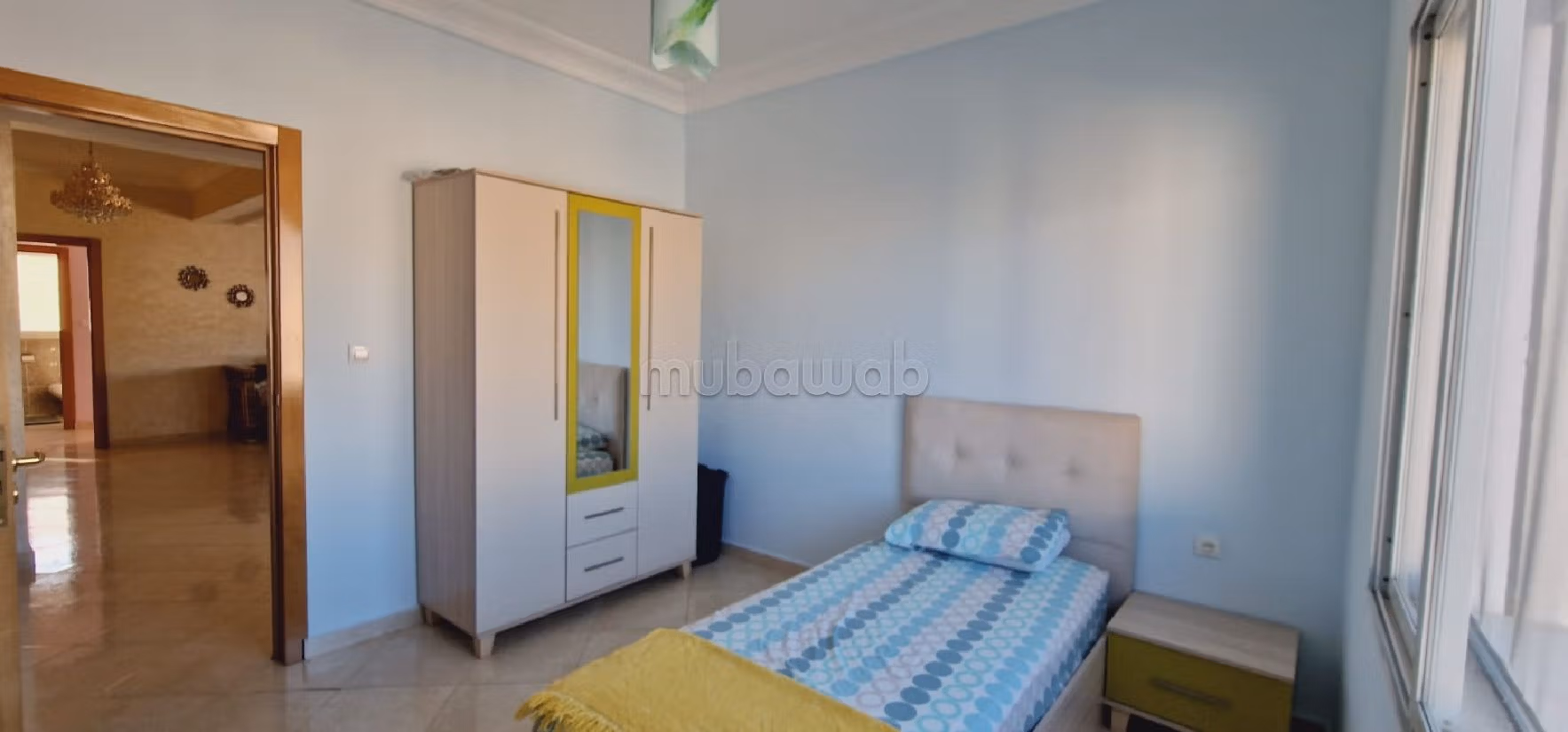 Vend appartement à Tanja Balia. 3 pièces confortables. Salon traditionnel et porte blindée.