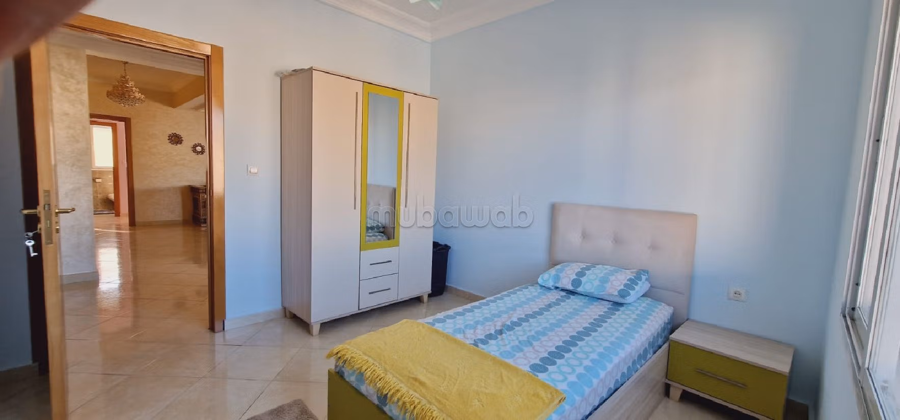 Vend appartement à Tanja Balia. 3 pièces confortables. Salon traditionnel et porte blindée.