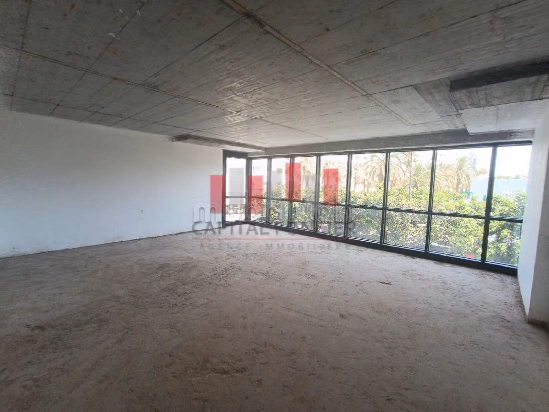 Oficinas en alquiler en Moulay Youssef. Estacionamiento privado